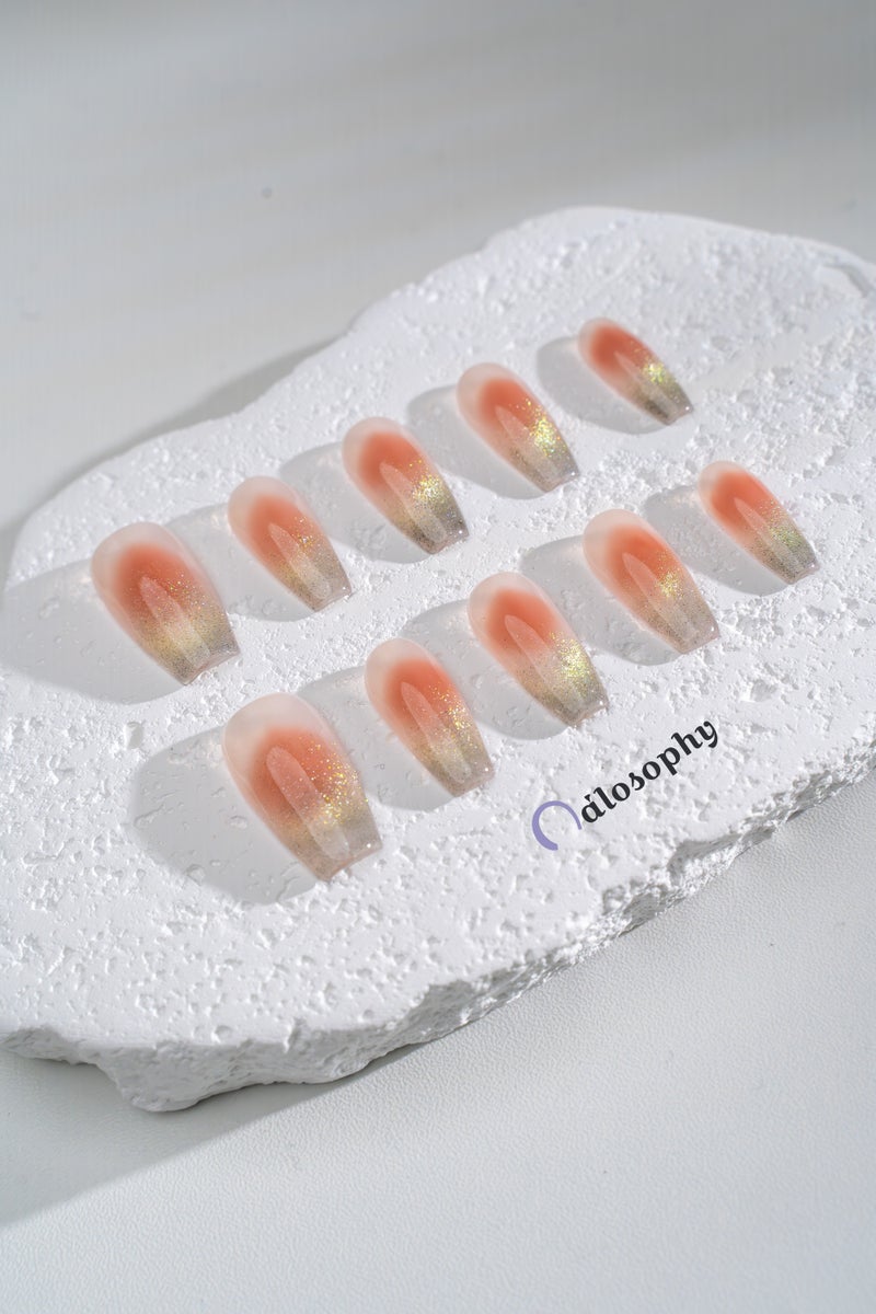 Nailosophy أظافر جل مضغوطة يدوية باللون الوردي الرمادي المتدرج | شكل كوفين - Image 1